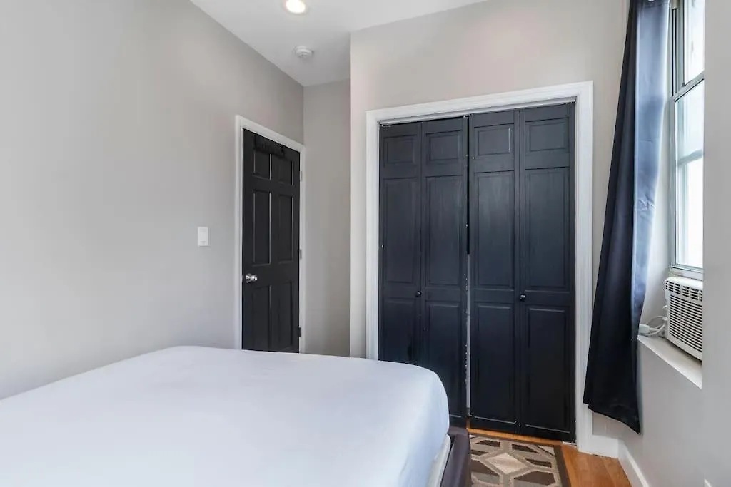 Renovated Lower Eastside 2Br Washer Dryer New York